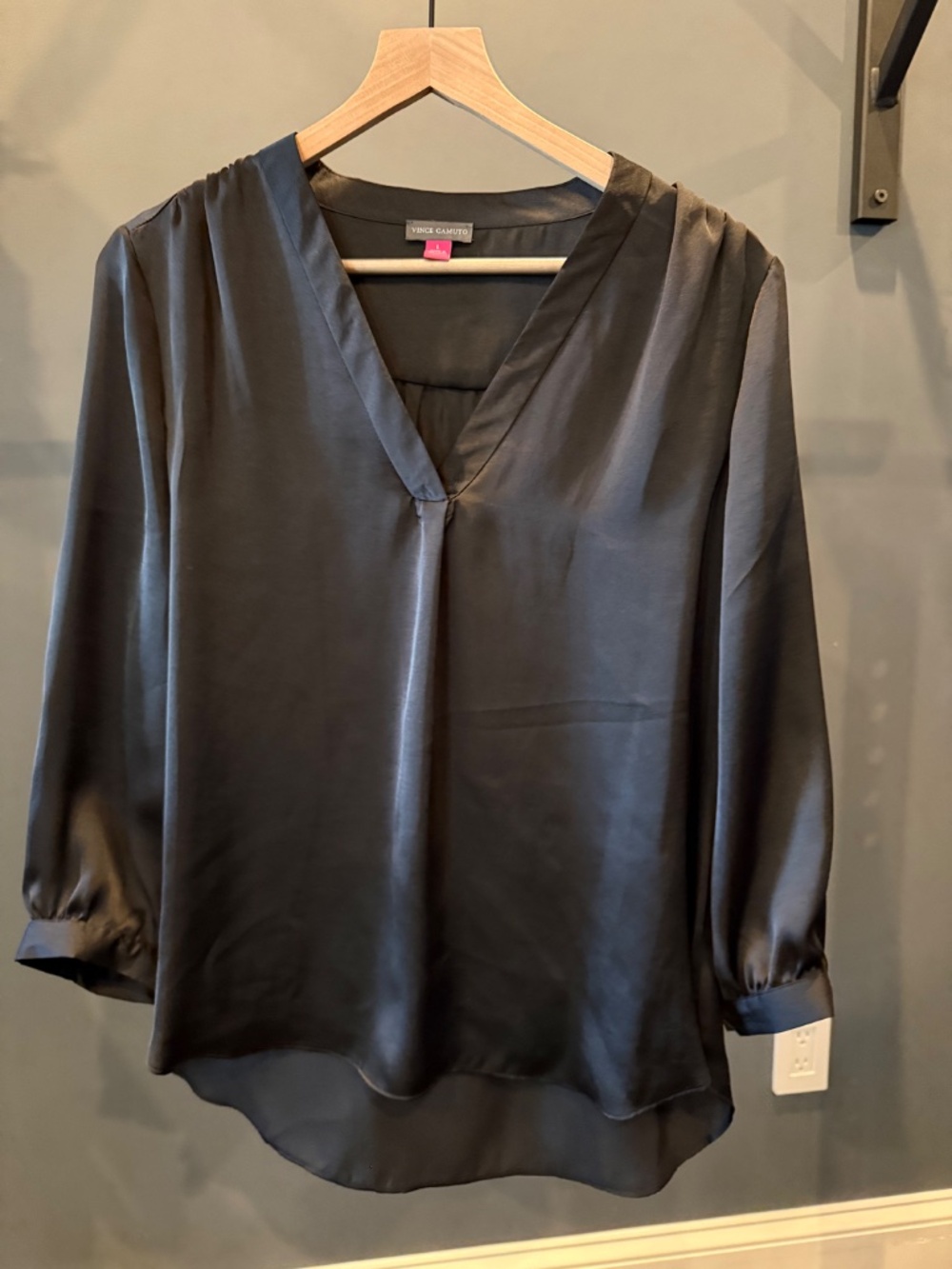 Vince Camuto Black Satin V-Neck Blouse Puff Sleeve Size L